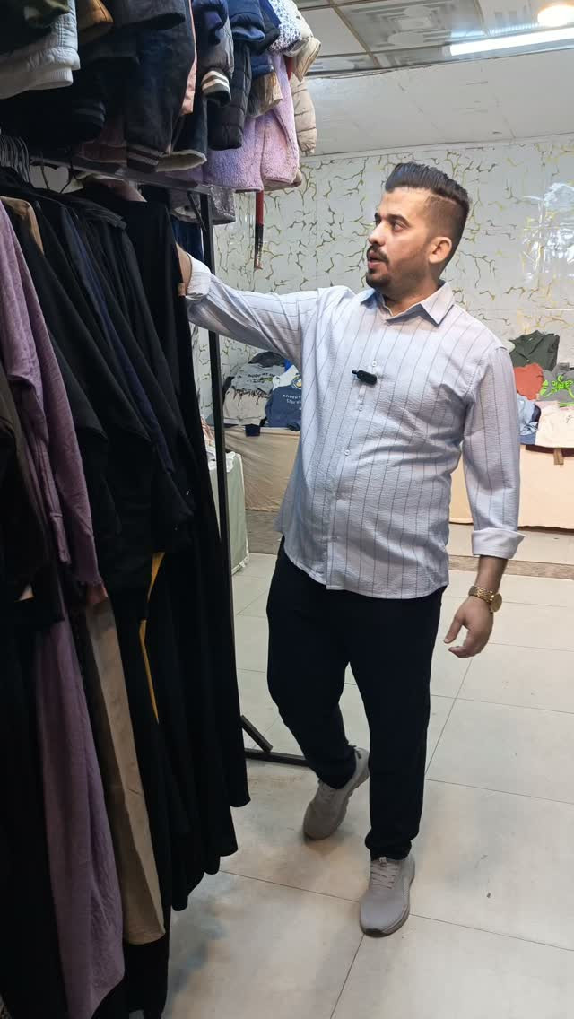 ملابس • بدون وصف