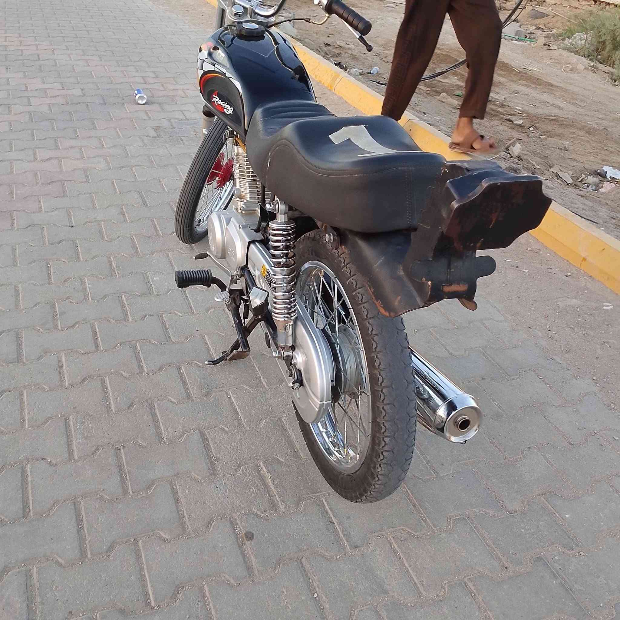 سلام عليكم دراجه نامه شاصي 22 مكينه 22 شاصي مكفول معدل خير من الله غراضه كله جديد كلك دراجه فقط مكاتبه مكاني رميثه سعر 600بيه مجال ***********
