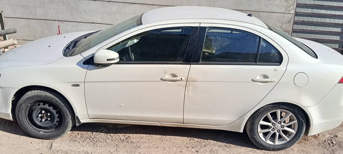 سلام عليكم لانسر ميتسوبتيشي للبيع بغداد سياره رقم سنويه باسمي سياره موديل 16 ( السياره بيها ضربات خفيفه ومحرك بي صوت ) تبريد شغال ومحركها ياباني 
رايدها ب 85 ورقه وبيها مجال للاستفسار ***********
