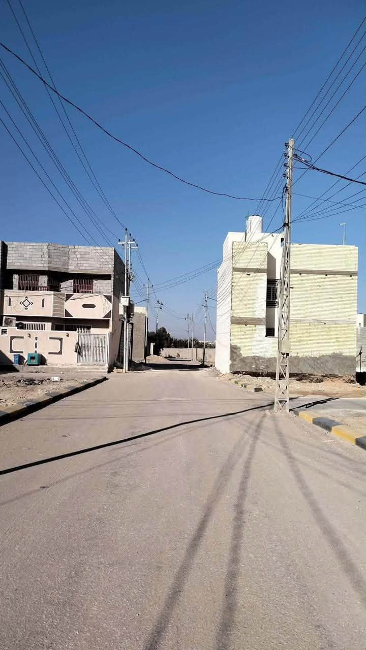 للبيع بااسمي وقرار محكمه سند 25 مباشر من صاحبها الاصلي 
100 متر ركن بالبدايه 

‭***********‬

نص مكتوب في الصور:
- هي
- هذي