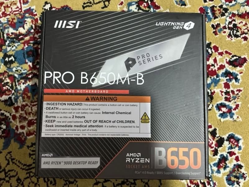 للبيع تجميعة احترافية بالمواصفات التالية:
كرت الشاشة (GPU): Gigabyte GeForce RTX 5060 Eagle Max OC 8G  

 المذربورد (Motherboard): MSI PRO B650M-B (AMD Socket AM5)  

 الرامات (RAM): ADATA 16GB DDR5 5600  

 التخزين (SSD): ADATA Legend 710 1TB M.2 2280 NVMe  

 مبرد المعالج (CPU Cooler): Thermaltake UX400 ARGB Sync  

 مزود الطاقة (Power Supply): XPG Probe Bronze 600W (80 Plus Bronze)  

 الكيس (Case): Thermaltake S200 TG ARGB

معالج(cpu):ryzen5 9600x  

 منظم الطاقة (UPS): ZEUS 1500VA  

الحالة: ممتازة / جديدة (القطع واضحة بالصور)

مطلوب بسعر 1.672 مليون 

بيهه مجال بسيط 

التواصل واتساب ***********

او على الخاص فيسبوك
