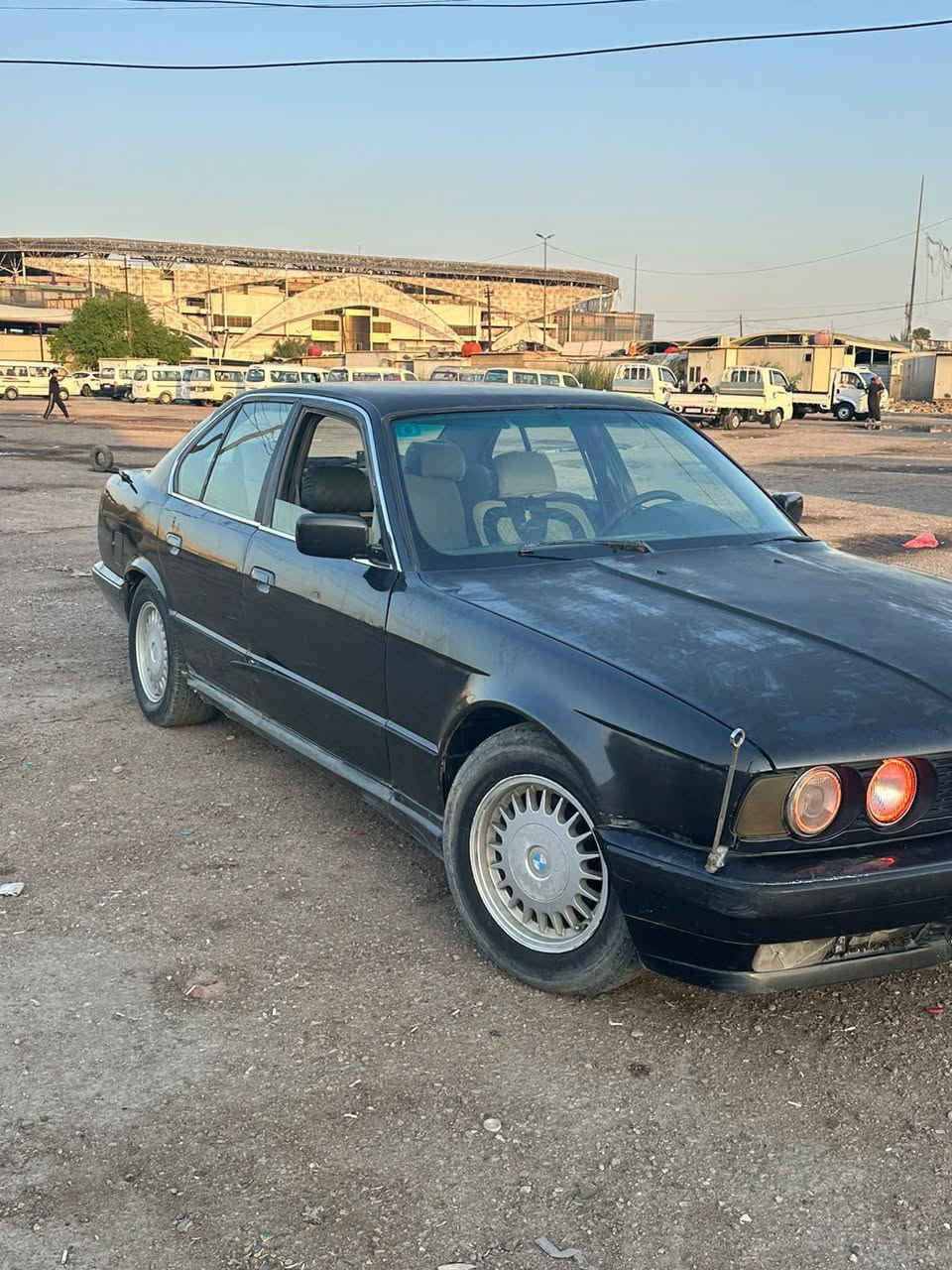 السلام عليكم
سيارةBMW للبيع
موديل ٩١ حجم ٥٢٥
رقم واسط دولي. 
محرك وكير مكفولات السيارة مابية ضربة 
يرادلة فقط صدر. عنوان السيارة بغداد السعر 38 وبية مجال رقم ***********

