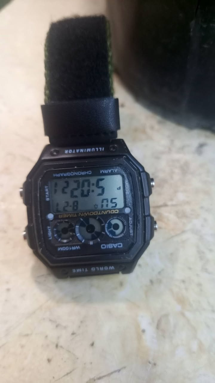 للبيع جديد غير مستخدم سعر القطعه ب30 يوجد توصيل للتواصل ***********
