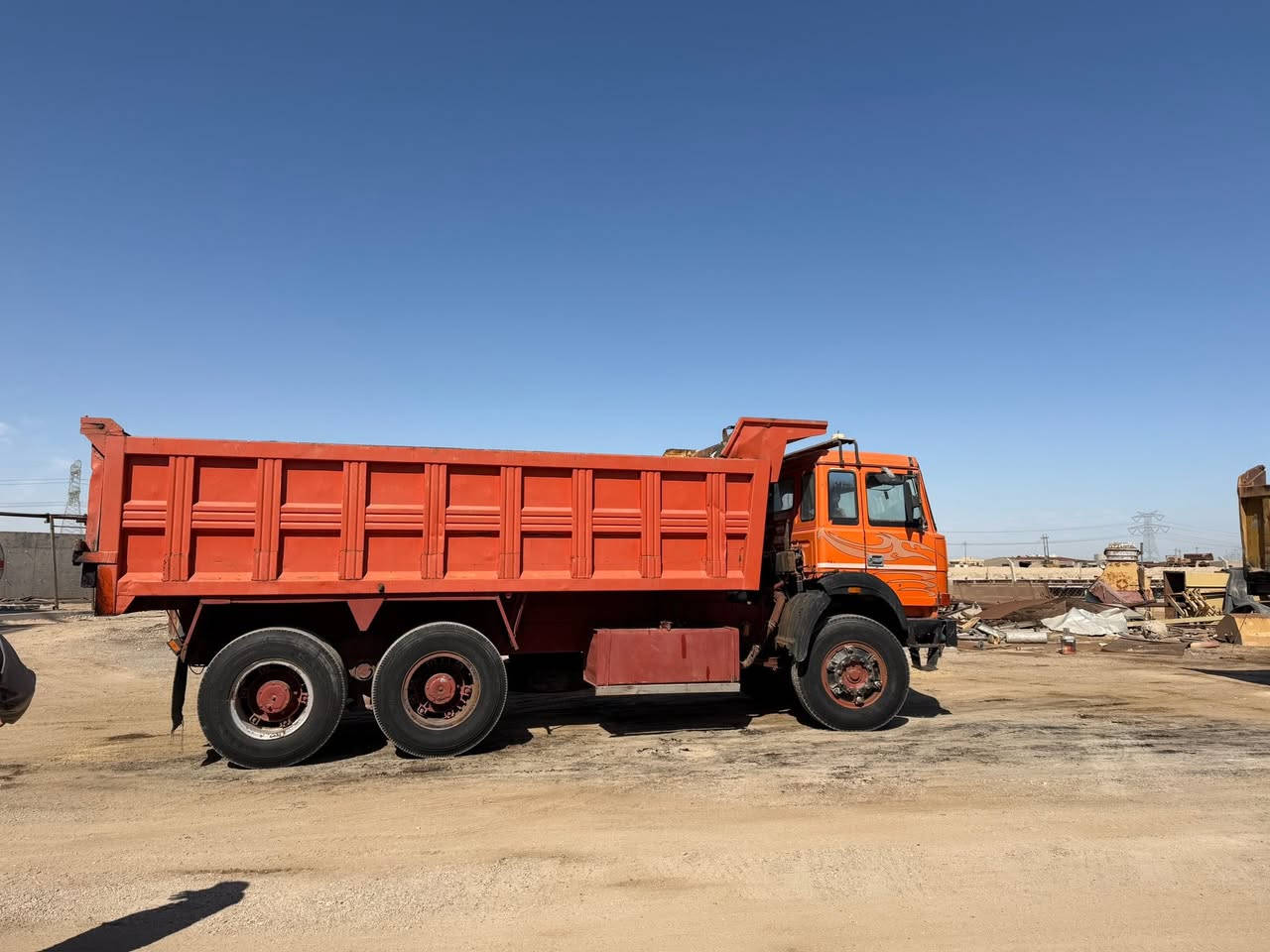 افيكو 95للبيع محرك البي 44دبل تيربو الكير190 الشاصي مكفول السياره اثنه المجموعه جيئف بلاديه 
الرقم*********** مكان السياره السماوه
