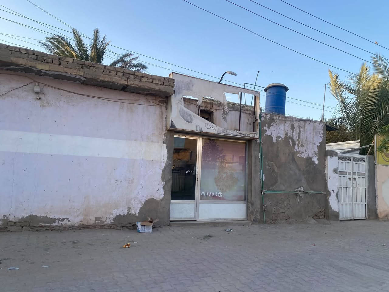 سلام عليكم بيت البيع بحي الوائلي شارع النسيج بيت 🏠 مساحته 480متر
واجهيت البيت 16 متر 
نزال البيت 30 
يحتوي البيت 
1غرفه 6x3/5
2غزفه5x3/5
3غرفه4x3/5
4غرفه4x3/5
المطبخ 4x3/5
البراني 6x5
صاله عائليه 6x5
الكراج البيت 🏠 13مت
سعر البيت $500 وبي مجال بصيط 
لاستفسار عله الرقم *********** وبي وتساب
