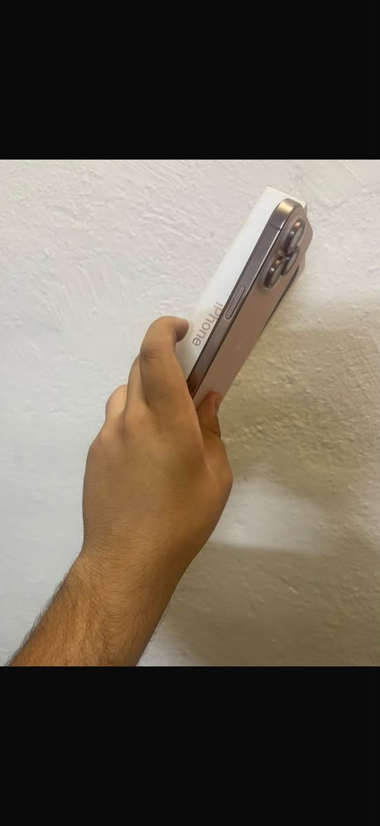 السلام عليكم ورحمة الله وبركاته جهاز ايفون ١٦ برو ماكس اللون المميز الدزيرت الجهاز كارتونة مطابقة الجهاز ماستر ولا زلغ من انضف ال ١٦ ال بلسوك اذا بي زلغ واحد تاخذة بلاش ذاكرة ٢٥٦ بطارية ٩٠ وتر بروف الجهاز مامفتوح ابد ضمان سبوع من باب البيت مكاني بغداد ساحة عدن السعر مليون و ٢٢٥ قفل سعر من الاخير 
***********
