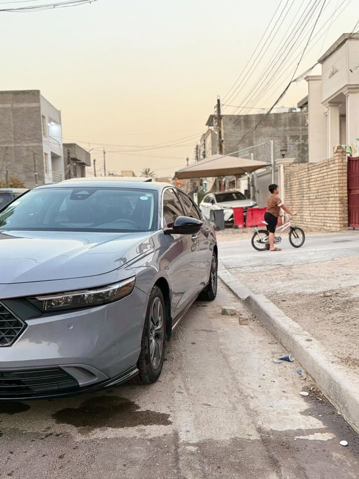 Honda Accord EX-L 2025 للبيع
 الموديل: 2025
 الفئة: EX-L (أعلى المواصفات)
 الرقم: أربيل
 السعر: 195 ورقة ($19,500) - قابل للتفاوض البسيط
 المكان: بغداد - العامرية
تفاصيل السيارة والمواصفات:
 الحادث: ضرر بالباب والجاملغ امامي يمين )
 الأيرباك: أيرباك الاستيرن مرجع كبسولة بشرط العمل والتصليح النظيف
 المواصفات العامة
كشن جلد 
خزن الكشنات 
تدفى كشنات 
 تظليل كامل
 كشنات جلد كهرباء
 فتحة سقف، 
شاشة كبيرة، 
كاميرا دواره 
وحساسات امامي خلفي 
 بصمة تشغيل ودخول ذكي
 المحرك،الكير ، والشاصي بشرط الفحص والفرز
 الوضع العام: السيارة جاهزة للاستخدام تماماً وما تحتاج أي مصروف.
للتواصل والمعاينة:
اتصل على الرقم: ***********
مكان السياره بغداد العامريه
