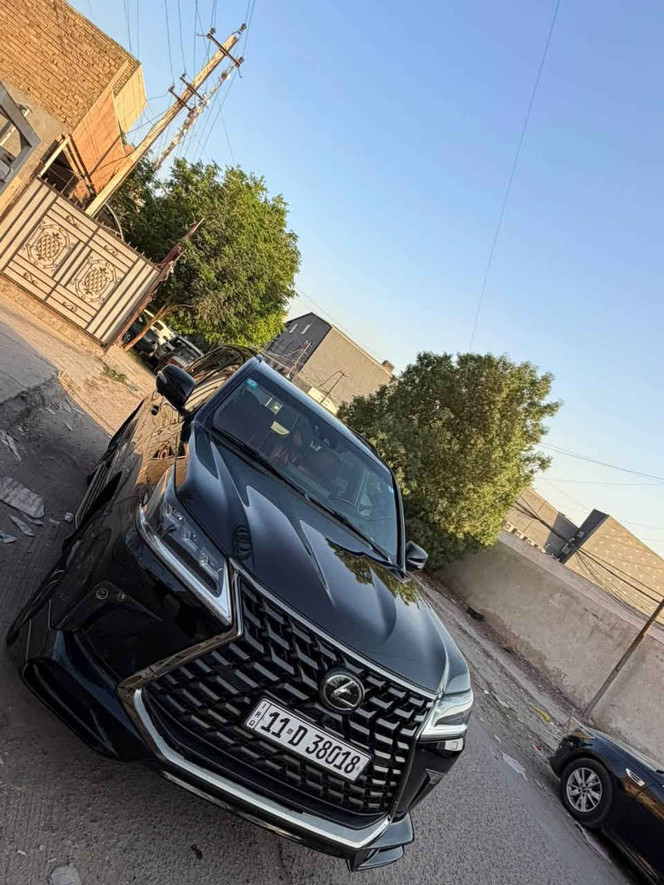 السلام عليكم
LEXUS 2021 S Kuro
السيارة فول مواصفات 
داخل احمر 
بيها قطعتين بارد
البنيد بي رصعة بارد صغيرة
والجاملغ الامامي هم بي رصعة 
السيارة ماشية 85
السعر 76$
للتواصل ***********
