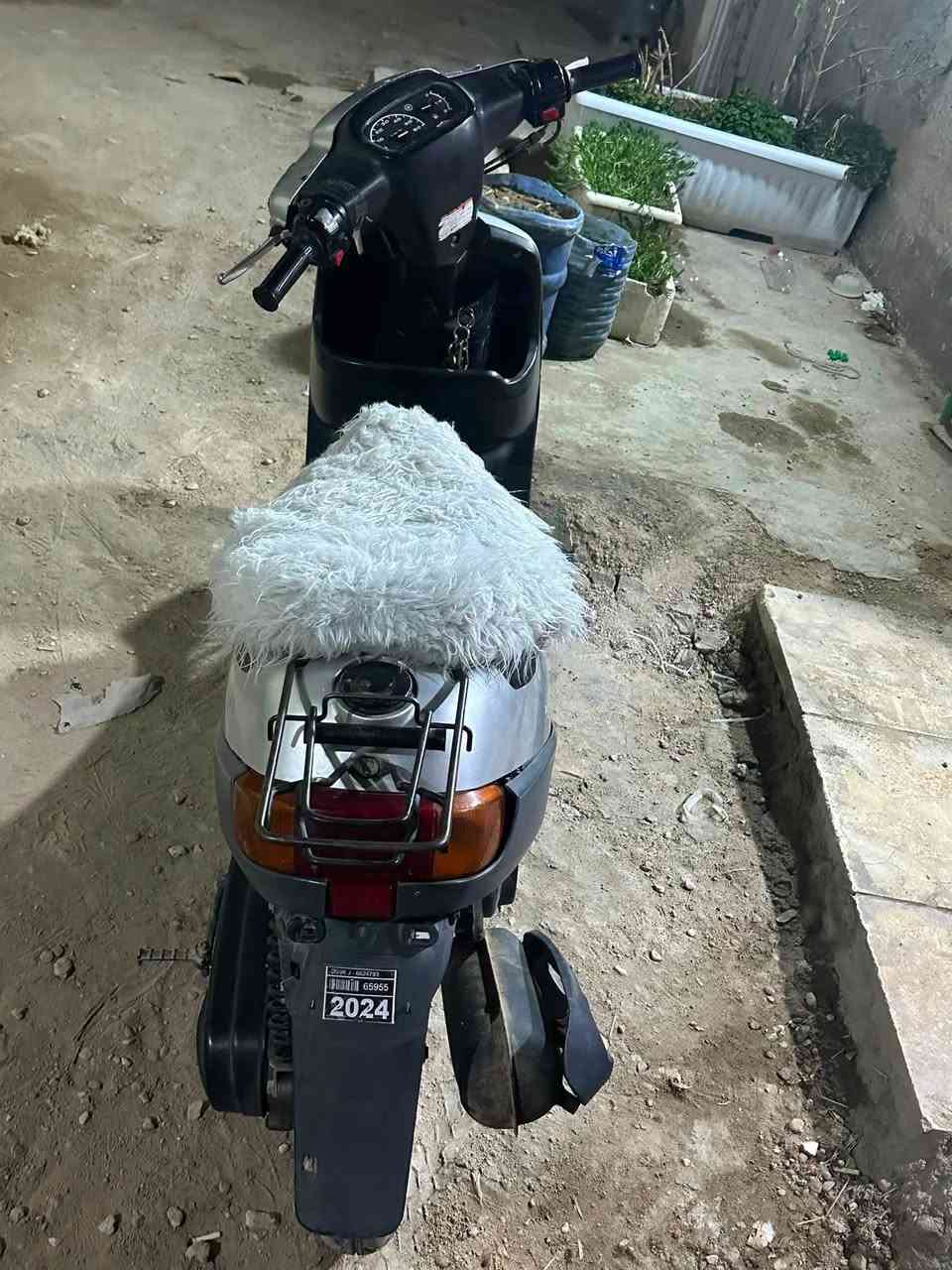 دراجه نضيفه حيل مكينه ماملعوب بيهه ابد مكفوله كهربائيات كلهه شغاله سلف نكره اشاير هورن لايتات كامله بس صلنصه تجاري كلشي بل دراجه بلادي شلعه ومعدل تجي وتشوف بعينك الشراي هاذ رقمي 
***********

