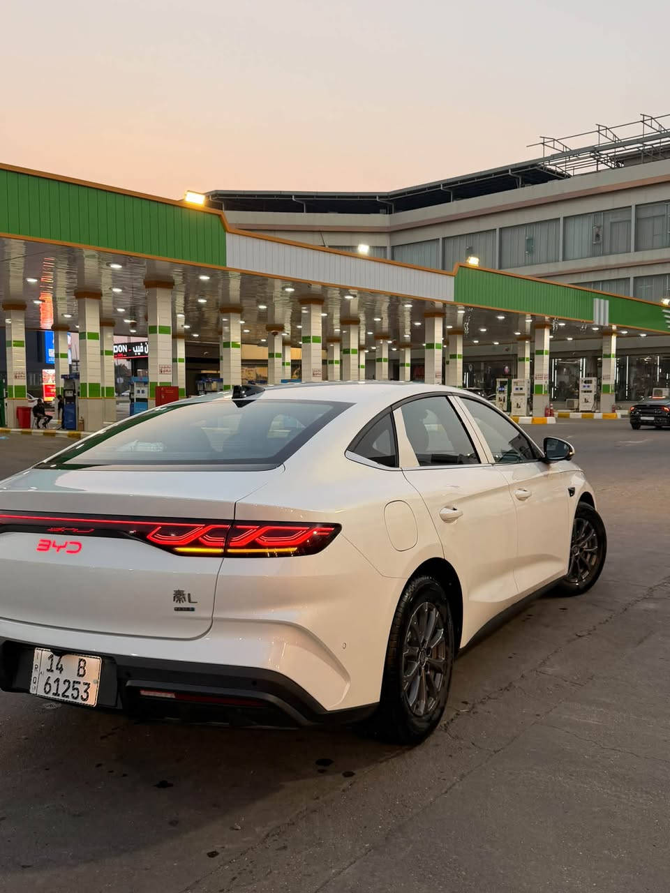 السلام عليكم
byd 

QinL 2025  
الفئة الجبيره( L)

باسمي تحويل ثاني يوم 

رقم بصره مكفوله عده طخه على كد صبع بالجاملغ وما مبين بسيط جداً 

فول قماره حديد

١٣ كامرا

اوتو بارك

داخل اسود جلد 

ماشيه 23 الف 

جديده جداً السياره 

المكان: البصره مجمع النسيم 

الرقم : *********** 

السعر :158 وبيها مجال بسيط جدا وانا خادم
