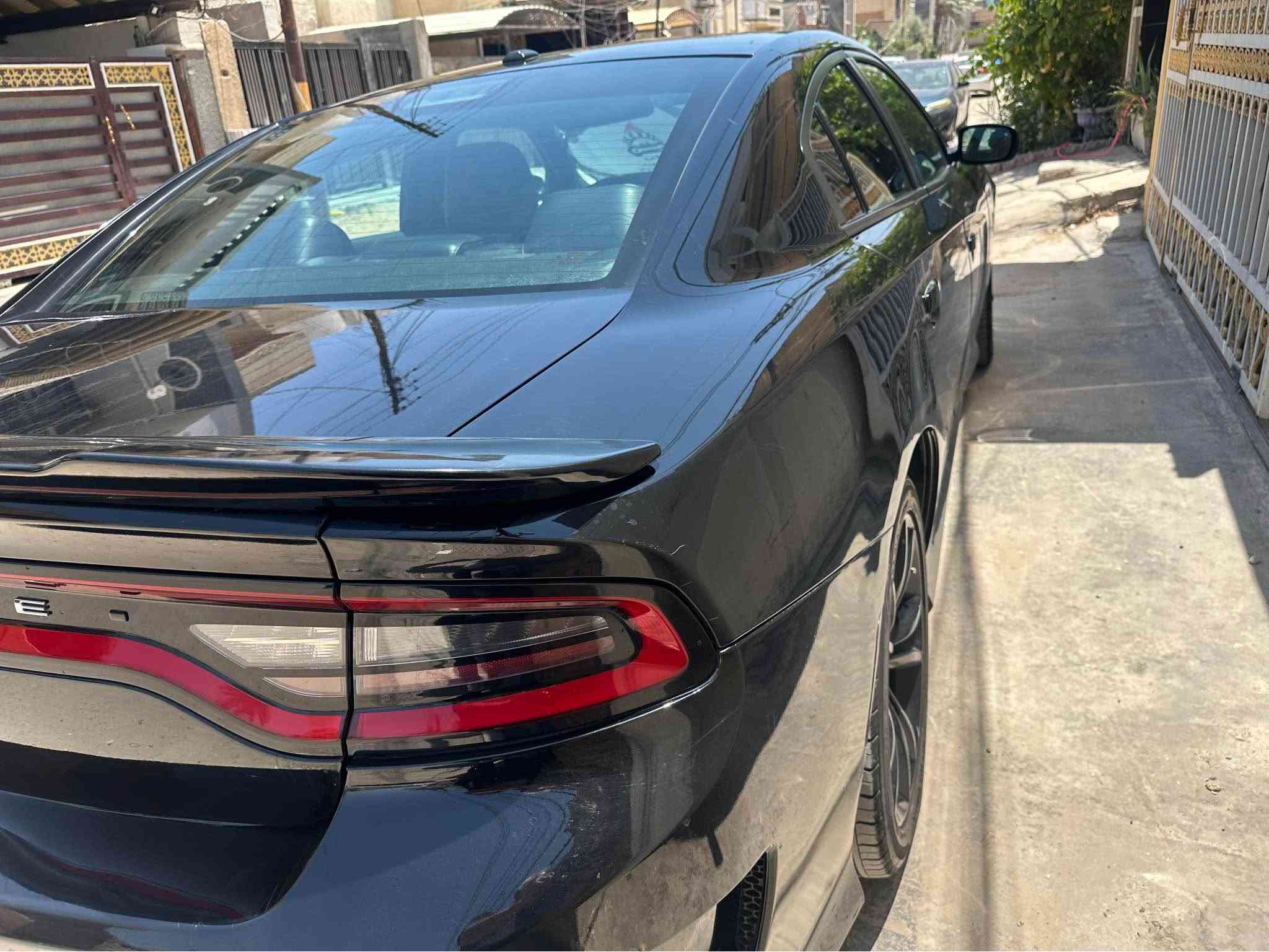 السلام عليكم 
جارجر SXT فول مواصفات  محدث جي تي  وارد امريكي 2020 أسود توويل باسمي اربيل ماشية 89 الف ميل على ايدي بدون ايرباك حادث جانبي فتحه  كرسي خزن   كراسي كهرباء بصمه يدات بصمه تشغيل عن بعد جلد شاشة وسط تحكمات استيرن محرك 3600 الكير 8 نمر تخم تاير جديد باتري جديد تبريد ثلج امامي وخلفي كراسي تدفئة وتبريد امامي وخلفي  استيرن تدفئة ويل كب 20 اسبير منازل لحد الان حساس خلفي كامره دواره بصمات اثنين وياها الاتصال على أرقامي ***********
*********** بغداد, العراق

نص مكتوب في الصور:
- iQ