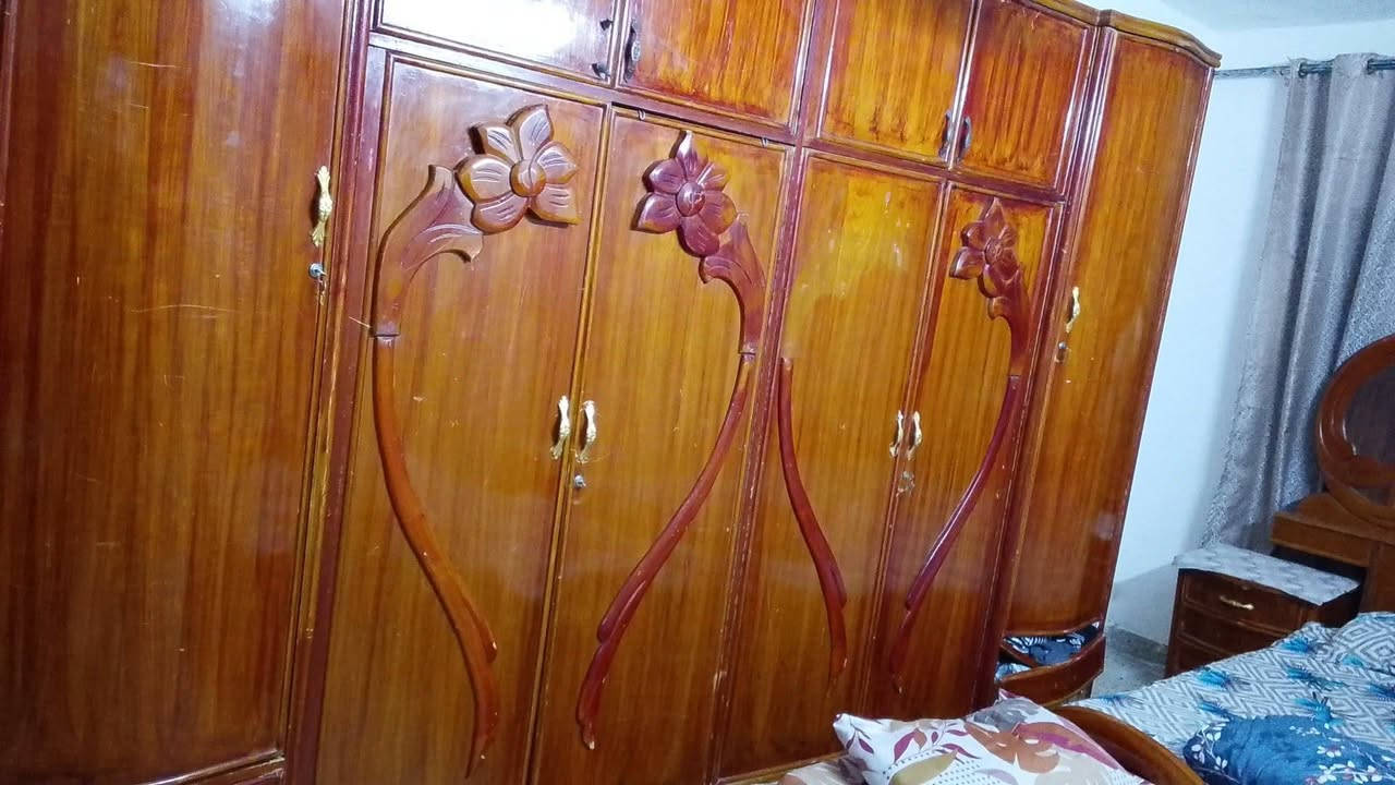 السلام عليكم غرفه نوم للبيع نجاره عراقيه كما موضح في الصورة من بغداد حي الجهاد استفسار اكثر اتصال بالرقم الموجود ***********, أو يجي خاص
