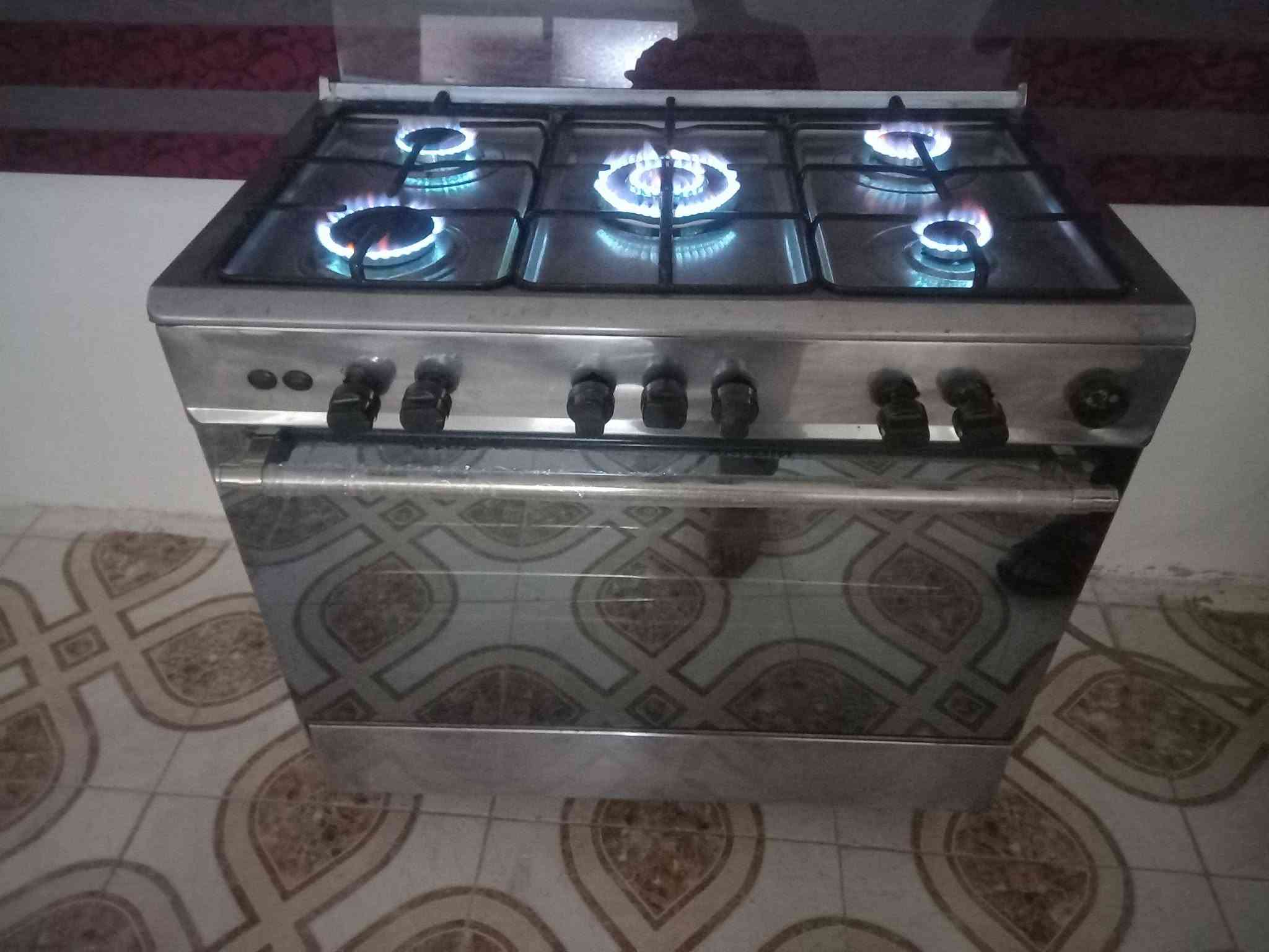 طباخ ال جي العربي للبيع شرط الشغل السعر ١٠٠ ألف العنوان موصل حي الصدام بعد السيطرة عالشارع العام طريق بعشيقه *********** *********** يوجد توصيل داخل الموصل أجره عالمشتري موصل, نينوى
