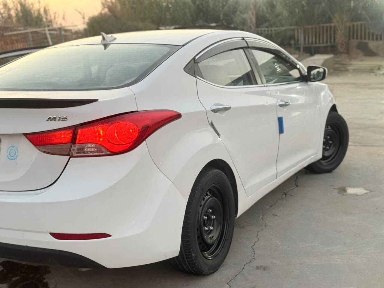 انتره 14 كصه جنطه
مكينه كير حداديه كفاله
مكينه 1800 تبريد ثلج❄
بيها رقم بغداد أصلي مرايات شفط
سياره جديدة وجاهزه من كلشي 
مكان ناصرية شطره لسعر 43 وبيها مجال 
تصال + واتساب ***********
