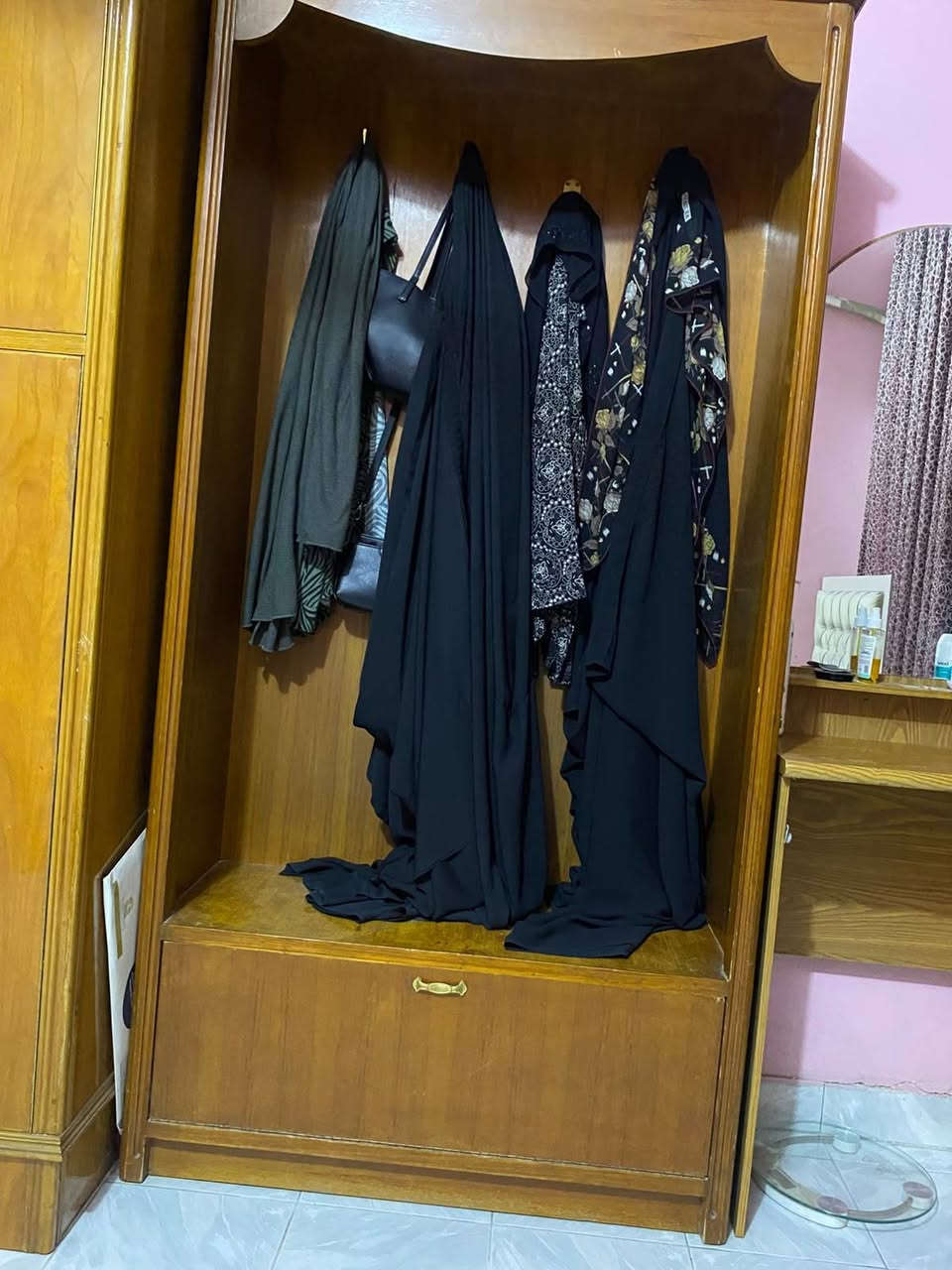 ميز تواليت • جرباية • زاوية