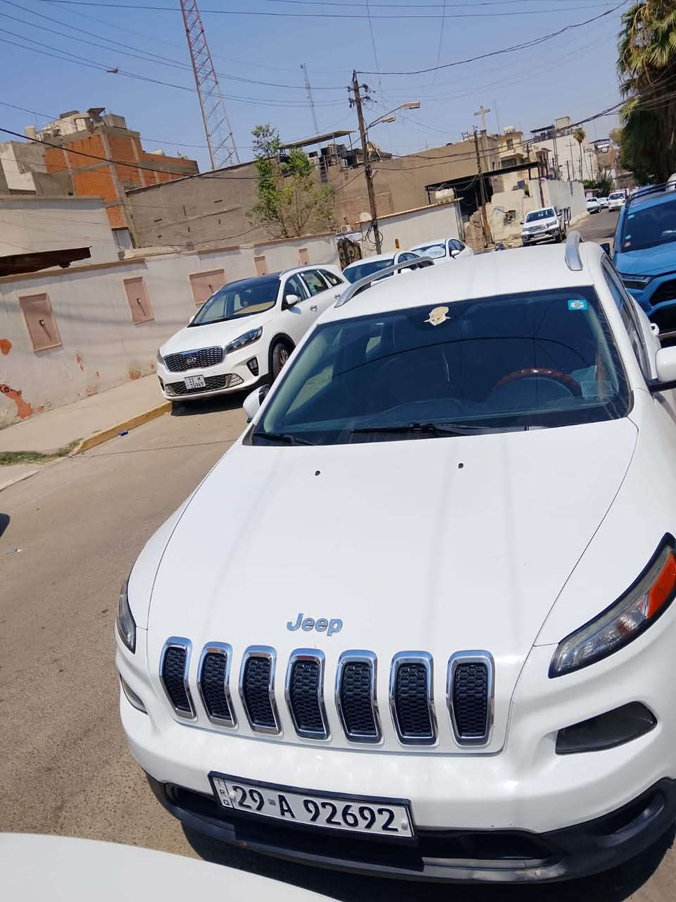 السلام عليكم جيب شيروكي بزون موديل ٢٠١٦          السياره مكفوله من الحادث ولضربه فحص سونار 
نص فول السعر 120 وبيه مجال مكاني مدينه الصدر الشماعيه 
مرفق الصور الحادث مالته *********** ابو امير 
معلومه مكينه ٢٤٠٠ أربعه سلندر
