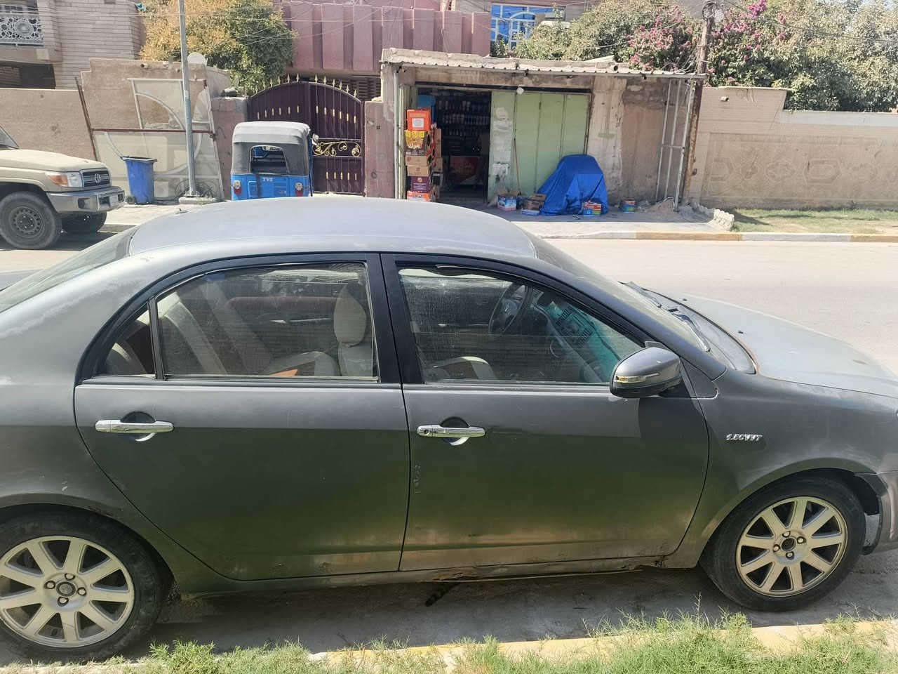 سلام عليكم سيارة جيلي موبل صيني مودل ٢٠١١ للبيع للسفسار ***********

