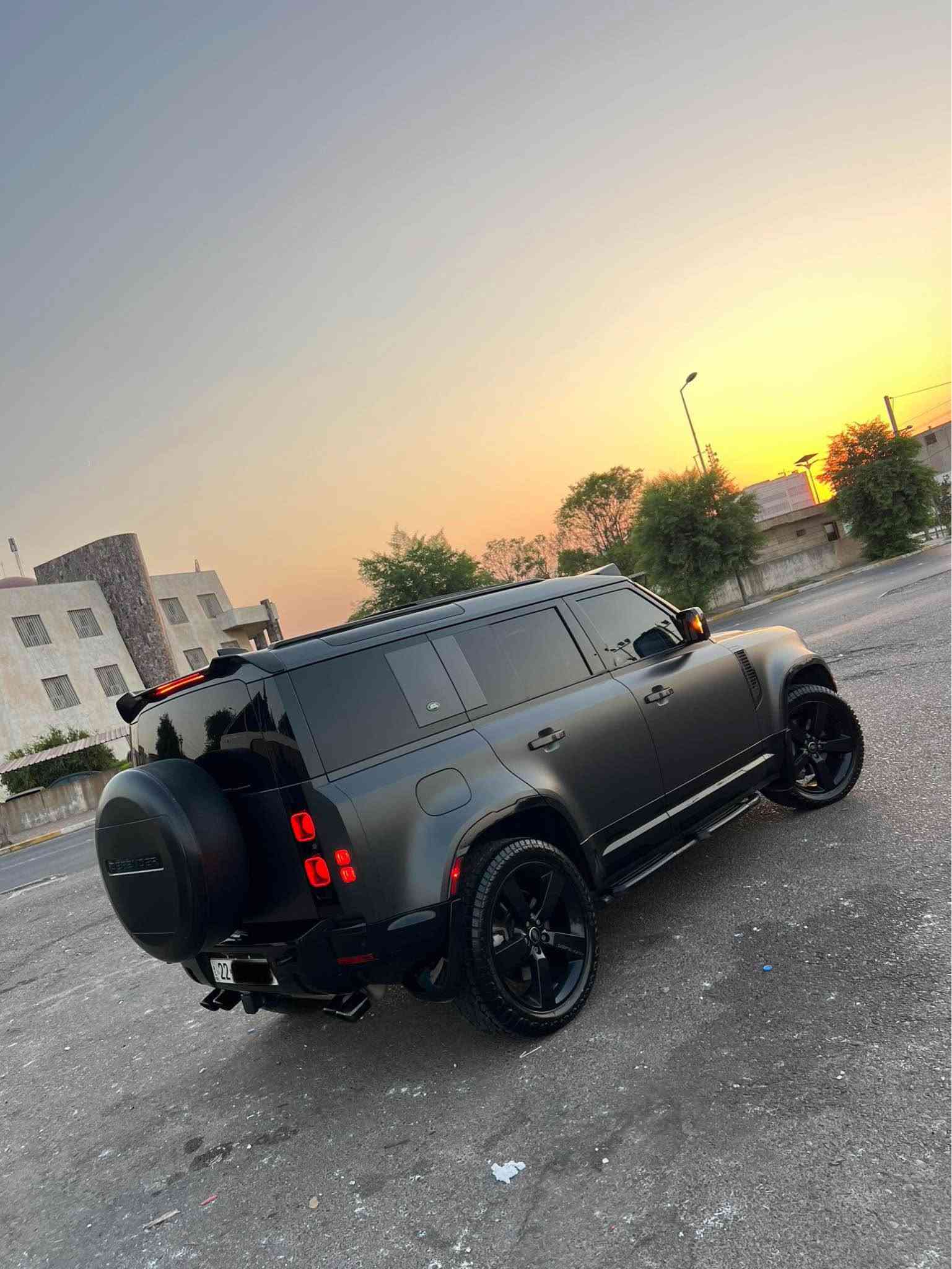 سلام عليكم 
Defender X Dynamic P400 2022
فول مواصفات سيارة فقط بدون داتاشو 
٦ سلندر 
وارد امريكي 
ضرر سيارة نص جاملغ خلفي صبغ
بدون دواخل بدون ارباك 
سيار جديد مابي نواقص
كامل مغلف ppf مات 
بيها موافقة جام مضلل
سعر ٥٢٥ ورقة مجال بسيط
مكان اربيل
واتساب *********** أربيل, العراق
