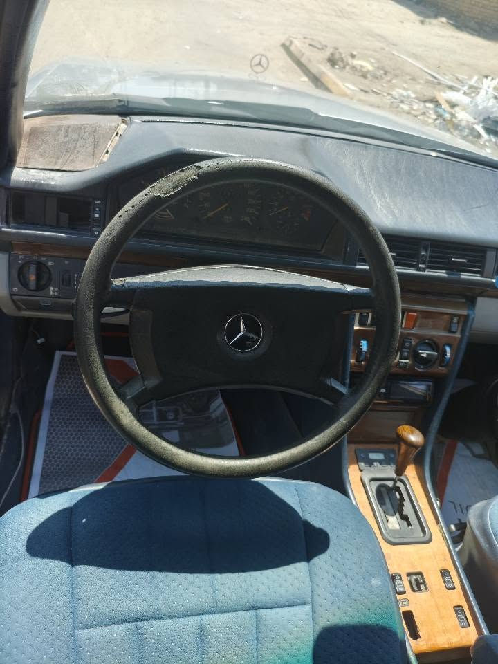 سلام عليكم مارسدس دب موديل 1990 للبيع محور مكينة vvt 3000 سيارة مكفولة من العيب الشرعي قواعد دبلات سليمة سيارة جاهزة عوزهة بس تبريد شديت منضومة تبريد جديدة فريز و راديتر و فان كاملة عوزهة بس كمبريسر
مكاني ناصرية سعر 45  للتواصل *********** ناصرية, ذي قار
