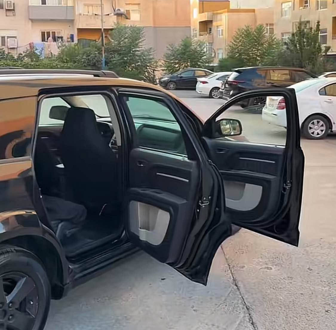 Dodge Journey 2009
V6  مەکینە شەش پستن
گێر و مەکینە شرط
طغم تایر جدید
چار قطعە و نیف بێ داخلی صبغن
غرامە 10 وەرەقە لسەرن 
سعر 78 وەرەقە 
واتسئاپ Whatsapp 
*********** دهوك, العراق
