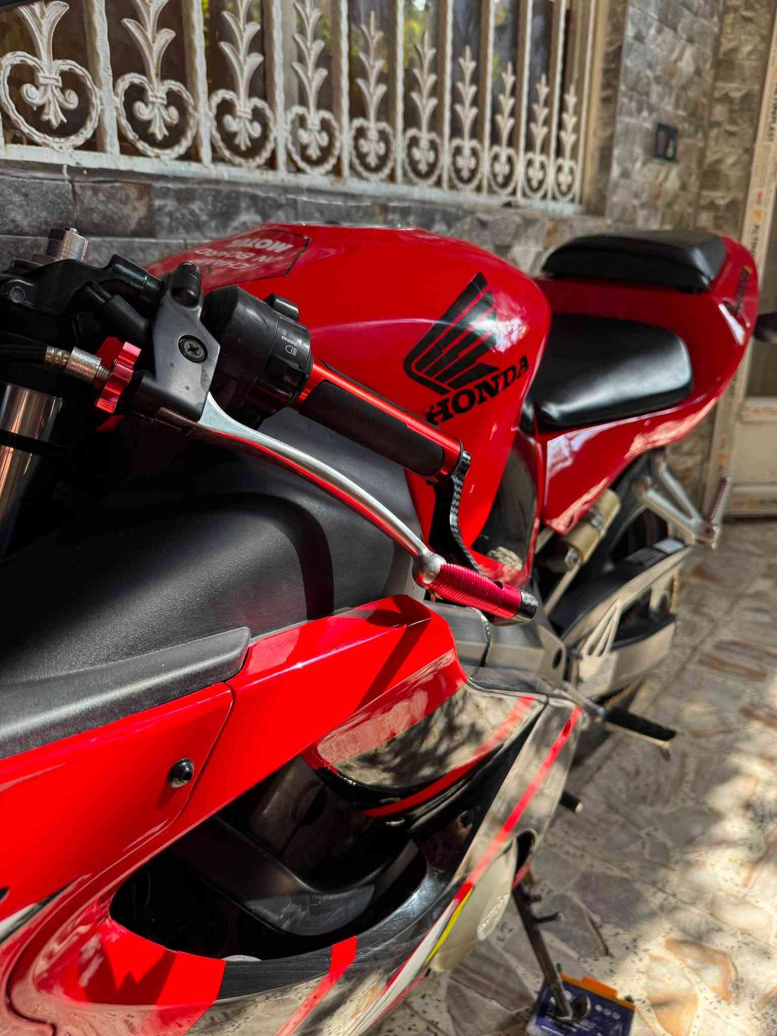 سلام عليكم كربلاء. F4i 600cc  بدون رقم جديد 
تلفون 📞 ***********
