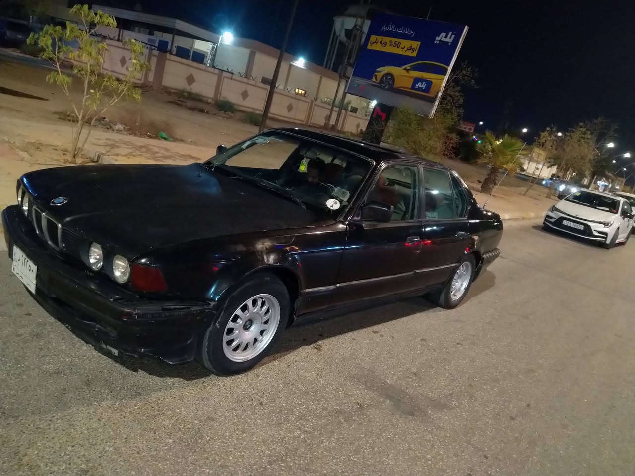السلام عليكم  للبيع او المراوس حسب القناعه  BMW موديل 1991 رقم انبار تحويل مباشر محرك وكير جدد كهربائياتها كلها شغال 
صدر يرادله ترتيب 
تراي ونشاط فول 
 تخم تاير ويل كب 
سلايت سياره حلوه السعر 35 ورقه  وبيها مجال للطيبين 
العنوان الرمادي للاستفسار هاتف ***********
