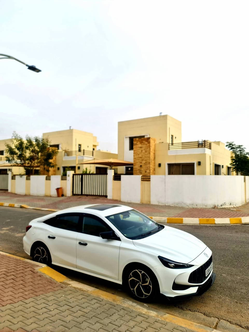 السلام عليكم 
Mg gt turbo 
سيارة ام جي تيربو موديل 2025 باسمي ماشية 21 الف كيلومتر السيارة رقم سليمانية حلوة وجديدة كلش عدا طخه كلش بسيطة بالباب الخلفي جه سايق على كد اصبعين ومخليها على وضعها 

السيارة مكينة 1500 تيربو نشطه كلش 
كير DCT دبل كلج رياضي استجابة سريعه 
السيارة كلش مداريها بانزين كله محسن وسوبر ودهن كله ams oil وكالة 
مواصفاتها معروفة .فتحة . كشنات جلد . كشن كهرباء . كاميرا ٣٦٠ درجة . تبريد قطعتين  داشكام ومعروفة مواصفاتها 

رايديها ب 130 ومجال بسيط سيارة مال جناي ومعتنين بيها ومعروفه اسعار التيربو .

*********** 
واتس اب
