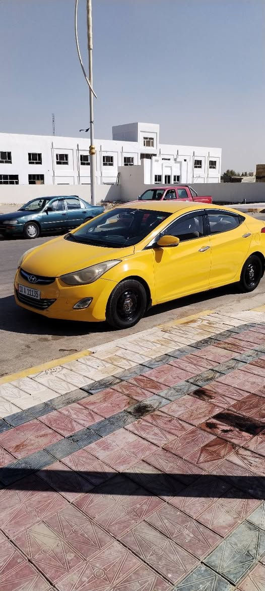 افانتي موديل 2012 محرك 1600 بي رواجز بيهن جكجكه لا تنقيص ولا تبخير بيها جاملغ ايمن مبدل بدون دواخل بيها دحجات بصيطه تخم تاير تبريد دوشمه رقم انكليزي بابل بأسمي السياره حلوه مال جناي سعرها ٨٥ وبيها مجال بسيط  مكانها ناصريه مركز وهذا رقمي *********** واني خادم
