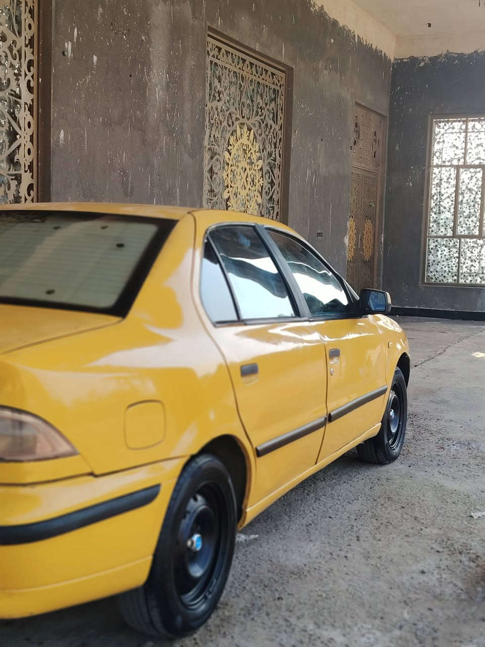 سلام وعليكم سياره سمند مديل ٢٠١٧ سياره مكفوله محرك بيه بدايت خيط بخار كير مكفول سياره مصفره هيه وغرامات  مكان السياره سماوه سعر ٣٨ وبيها مجال رقم الهاتف ***********
