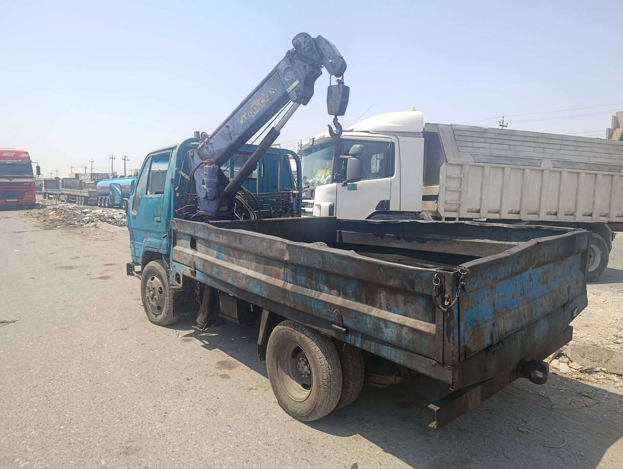 كرين دانيا موديل ١٩٩٥ سنويه ساقط رقم ديالى صاحبه موجود بدوز و كلشي بيه شغال كهربائيات و كلج و كرين ما بيهم عيب بس قمارة تعبانه هو حاليا يشتغل يوميا بصناعة  عنوان كركوك حي صناعة قديم سعره ٣٥ و بيه مجال 

 *********** واتساب 
***********واتساب
