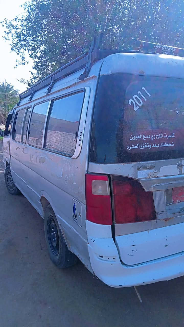 فتون 11 رقمها احمر مكينه وكير وباور ومشط وكرهبايات شغاله حداديه وتواير نص عمر بيع بدون راعي كوم حديد عارضها 20  بيها مجال قليل مكانها سماوه الرميثة ***********
