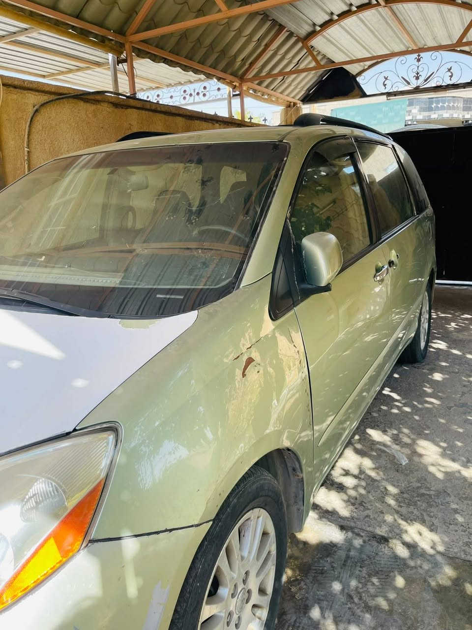 سلام عليكم تايوتا سينا موديل ٢٠٠٨ فول مواصفات السياره بيها كازكيت ابيعها ع وضعها ويرادها شوي ترتيبات مكان السياره الانبار قضاء حديثه الاستفسار ***********
