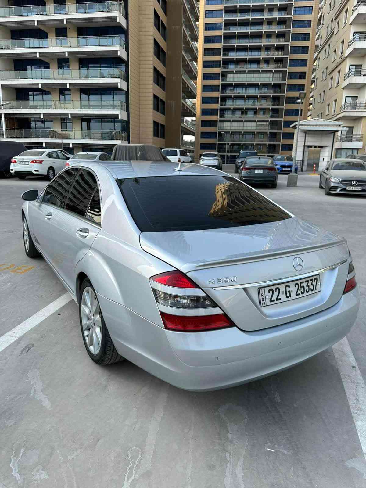 لعشاق الفخامة ( مارسيدس خليجي ) 
مارسدس / S 350 محرك مرغوب تنفس طبيعي , لارج باب طويل 
موديل 2008 
 ماشيه حقيقي (189 KM) 
الداخل اسود  
(السياره رقمة اربيل بسمي  وبيهه كتاب تضليل سنه ) سنوية ب اسمي تنتهي سنة 2029 
السياره حلوه وكامله ومال جناي . 

مواصفات السيارة ...
-محرك 6 سلندر تنفس طبيعي المرغوب ,  كير أوتو تعليک
-فتحه سقف 
-اربع ابواب بصمة
-شفتات ستيرن
-تبريد قطعتين
-شاشة اصلية بنظام تحويل بين الكار بلي والشاشة الاعتيادية
-مفتاحين تشغيل بصمة 
-باب طويلة , مقعد خلفي  رئاسي
-4 كشنات جلد تدفئه تبريد
-جكات رفع السيارة و أبواب شفط 4
-جنطه شفط , سايد بريك بصمة
-ناظور ليلي
-تلفون و ماوس
-بردات كهرباء 
-ستيرن كهرباء متحرك
-مقاعد كهرباء + تدفئة تبريد
-مري شفط وقلاب + أشاير
-3 وضعيات قيادة خزن ميموري
-سستم سماعات هارمن كاردون
-سيدي changer 
-حساسات امامي خلفي
-مثبت  ومحدد سرعة
-انارة الداخل والدشبول 
-ويل كب تو سايز أصلي نجمة حجم 20
-(وبعد بيها هواي مواصفات)
-السياره خليجي بدون صبغ 
والسياره كاملة والكمال ل لله وبدون اي نقص 
وبالعافيه ع الياخذها ..
السعر 200وبيها مجال بسيط 

مكان السيارة : بغداد المنصور 

رقم صاحب السيارة
 ***********
***********
الشيخ ابو غيث
