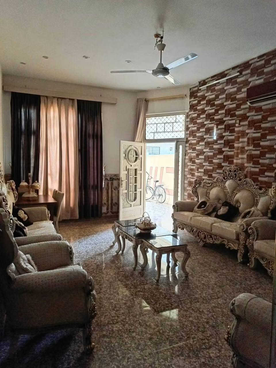 بيت للبيع ملك صرف مساحه 150 متر طابوك بناء حديث 3 غرف نوم سويت
مطبخ صاله صحيات مطابخ 2 مع سبالت مع كاونتر عنوان حس القاده بناء طابوك قاطين بيتونه السعر ب180 مليون بيه مجال للشراي استفسار خاص اتصال عل رقم *********** استاذ خالد للعقارات والاستثمار
