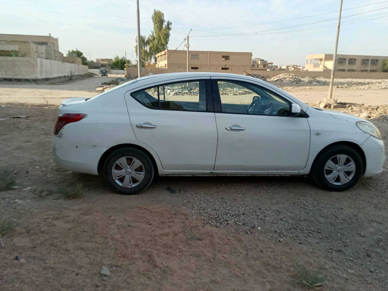 للبيع نيسان سني هندي موديل 2013
بأسمي رقم بغداد دولي 
سنوية جديدة لسنة 2031 هزه جديده 
المكينة في حالة جيدة گير اوتوماتيك جيد جدا 
تبريد شغال بيها 3 قطع صبغ 
السعر المطلوب 77 ورقة وبيها مجال للطيبين 
مكاني بغداد 
ابو محمد 
رقم الهاتف / ***********
