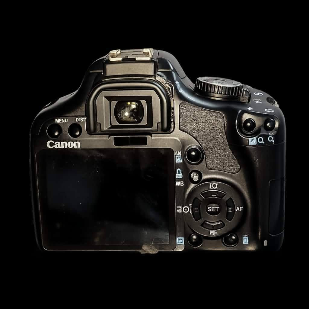 السلام عليكم.. صاحبي يريد يبيع هل كميميره وبسعر جدا جدا جدا مناسب 

كاميرا Canon 450D 
نظيفة فول، وياها شاحنة وجنطة

الي حابب يستفسر..
***********..
