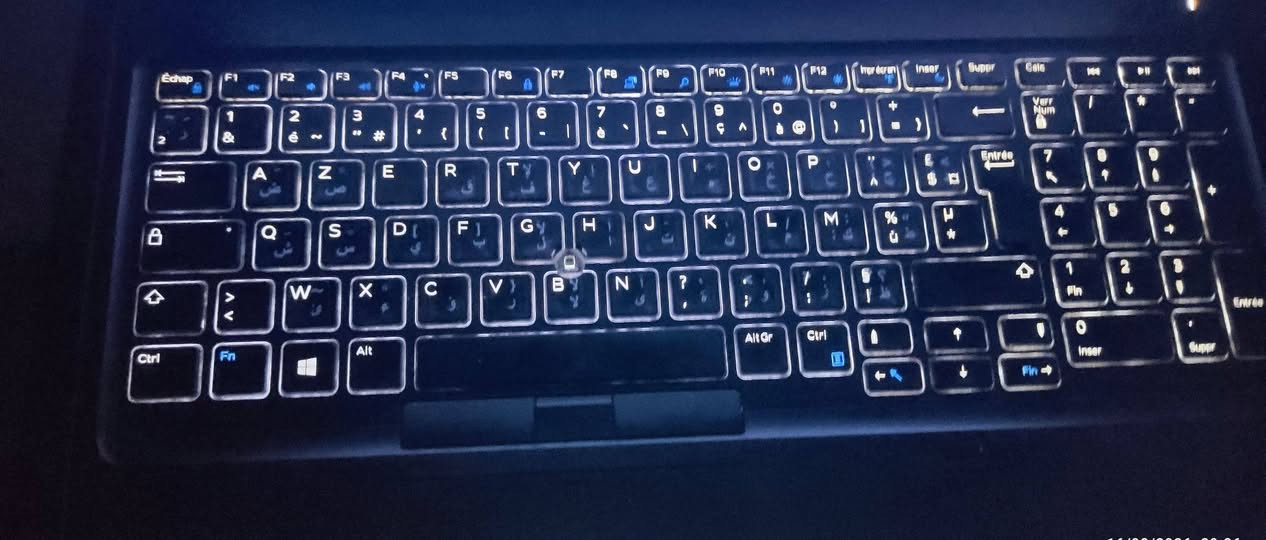 لابتوب DELL للبيع
المواصفات: 
المعالج                Intel Core i7 جيل السادس 
الرام 16 
الذاكرة 512 SSD 
كرت الشاشة NVIDIA خارجيQUADRO:4GB
السعر خاص او اتصل على 
رقم الهاتف ***********
