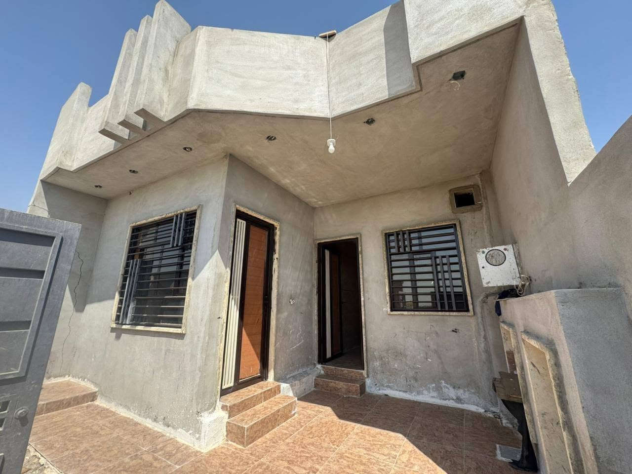 بيت للبيع مدخل اسواق ابوعلي قرب جسر السادس بناء حديث البيت بي نقص ثانوي كهرب مرحلة ثانية صبغ وطني بي المي قريب تشترك السعر 65ابي مجال المساحة 150متر الواجهة سبعة ونص والنازل عشرين رقم ***********//***********
