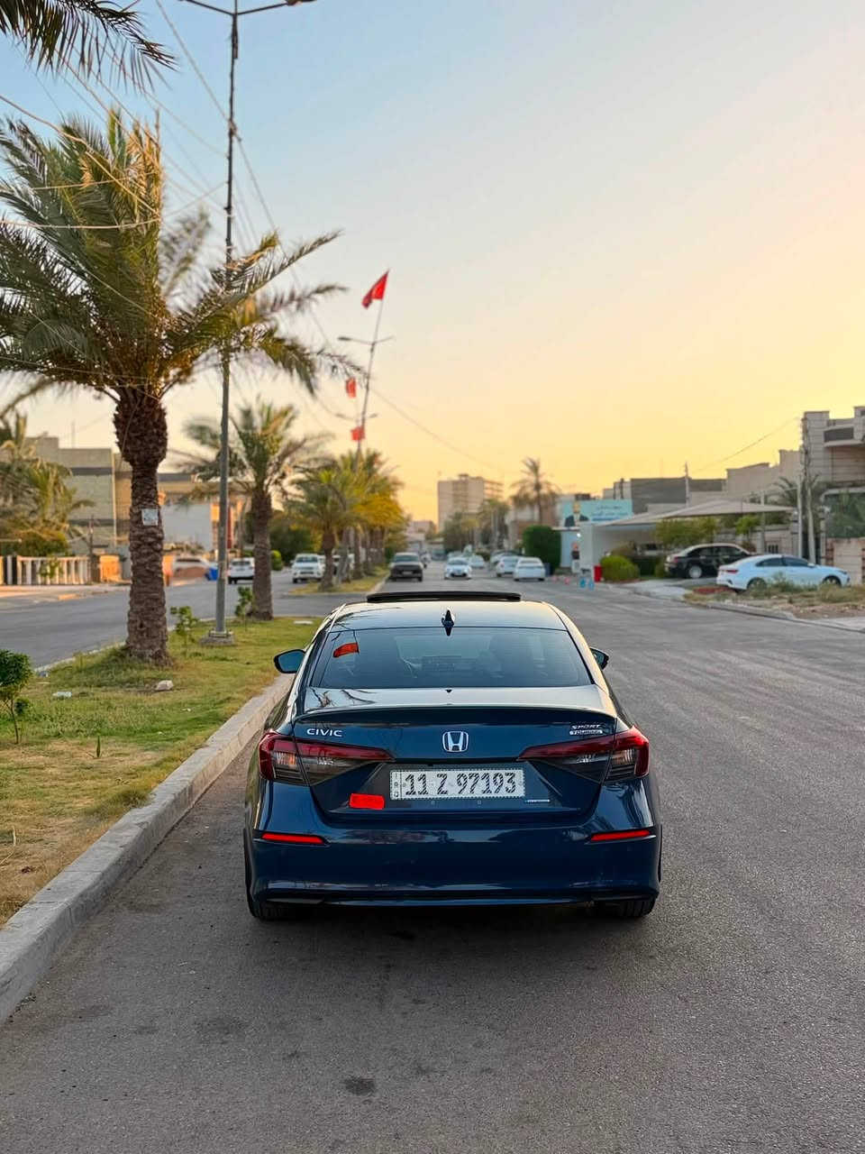 📌 للبيع: هوندا سيفيك تورينج 2025 (Honda Civic Touring) - أعلى فئة Full Option
سيارة بحالة الوكالة شبه جديدة، قمة في النظافة والفخامة والاعتماديه اليابانيه .

🚗 المواصفات الأساسية:

 الموديل: 2025

 الفئة: تورينج (Touring) - أعلى فئة بالكامل

 المسافة المقطوعة (العداد):24,000كم

 المحرك:  2٠0Lقوي واقتصادي جداً

 ناقل الحركة: أوتوماتيك CVT

 اللون الخارج [ ابيض صدفي ]

 اللون الداخلي: [ جلد أسود ]

✨ أبرز مواصفات فئة التورينج:

 نظام صوتي فاخر من BOSE مع 12 سماعة

 مقاعد جلد مع تحكم كهربائي وتدفئة

 شاشة معلومات ترفيهية تعمل باللمس قياس 9 إنش

 شاشة عدادات ديجيتال بالكامل قياس 10.2 إنش

 دعم لاسلكي لنظامي Apple CarPlay و Android Auto

 شاحن لاسلكي للهواتف الذكية

 فتحة سقف

 حزمة الأمان الذكية Honda Sensing (تحديد المسار، رادار، كبح تلقائي، ومثبت سرعة ذكي)

 حساسات ركن أمامية وخلفية مع كاميرا خلفية

 تشغيل عن بُعد ودخول ذكي بدون مفتاح

📄 الأوراق والترخيص:

 [جاهزة للتحويل فوراً / سنوية سارية]

💰 السعر المطلوب: [165$]

📍 الموقع: [بغداد / السيدية]

📞 للتواصل والاستفسار: [رقم الهاتف ***********
