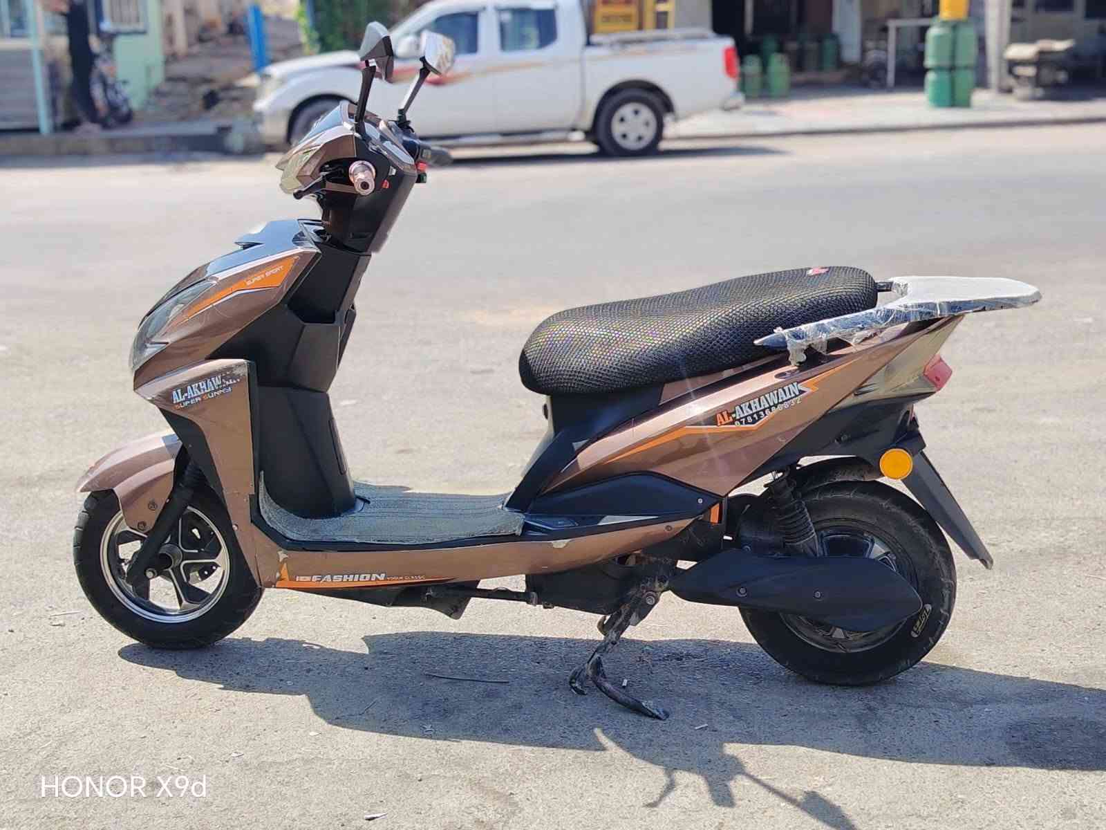 ماطور شحن الاخوين للبيع
ماطور بعده اخو جديد بطاريات تجي تفحص وتشوف بعينك

ماطور بي نقوصات بسيطه

تايرات جدد

سعر ٤٢٥ الف وبي مجال

الاتصال على الرقم

***********

نص مكتوب في الصور:
- HONOR X9d