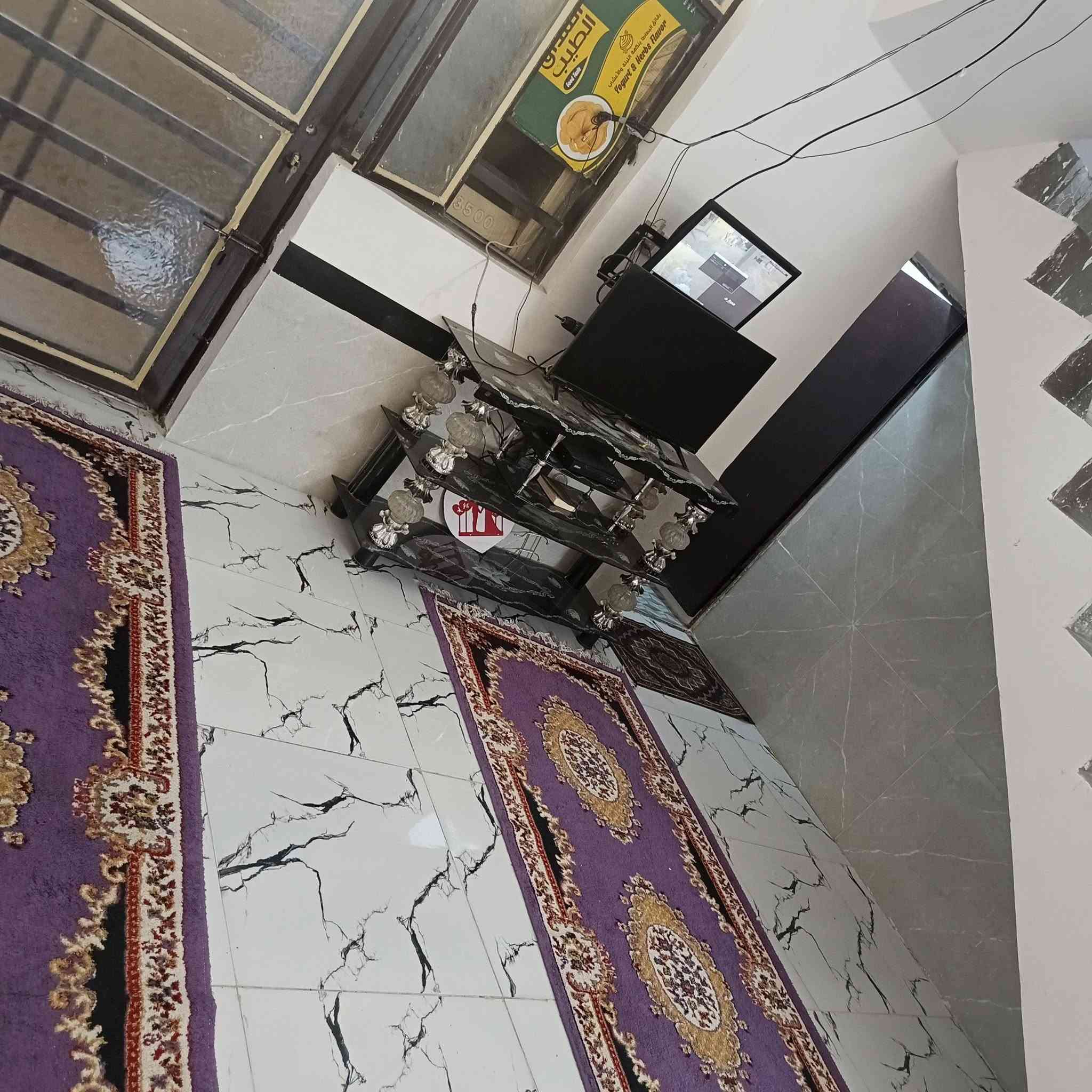 السلام عليكم  بيت 100مربع شارع المطار القديم قرب اسواق السفير بشارع المام الحجه***********
