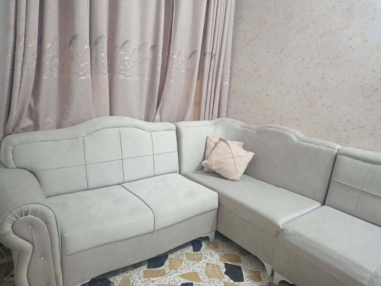للبيع تخم مقاعد 12 حطاطه سعر 250 وعنوان فلوجه حي نزال قرب تقاطع نهر فليح رقم *********** / *********** للإستفسار
