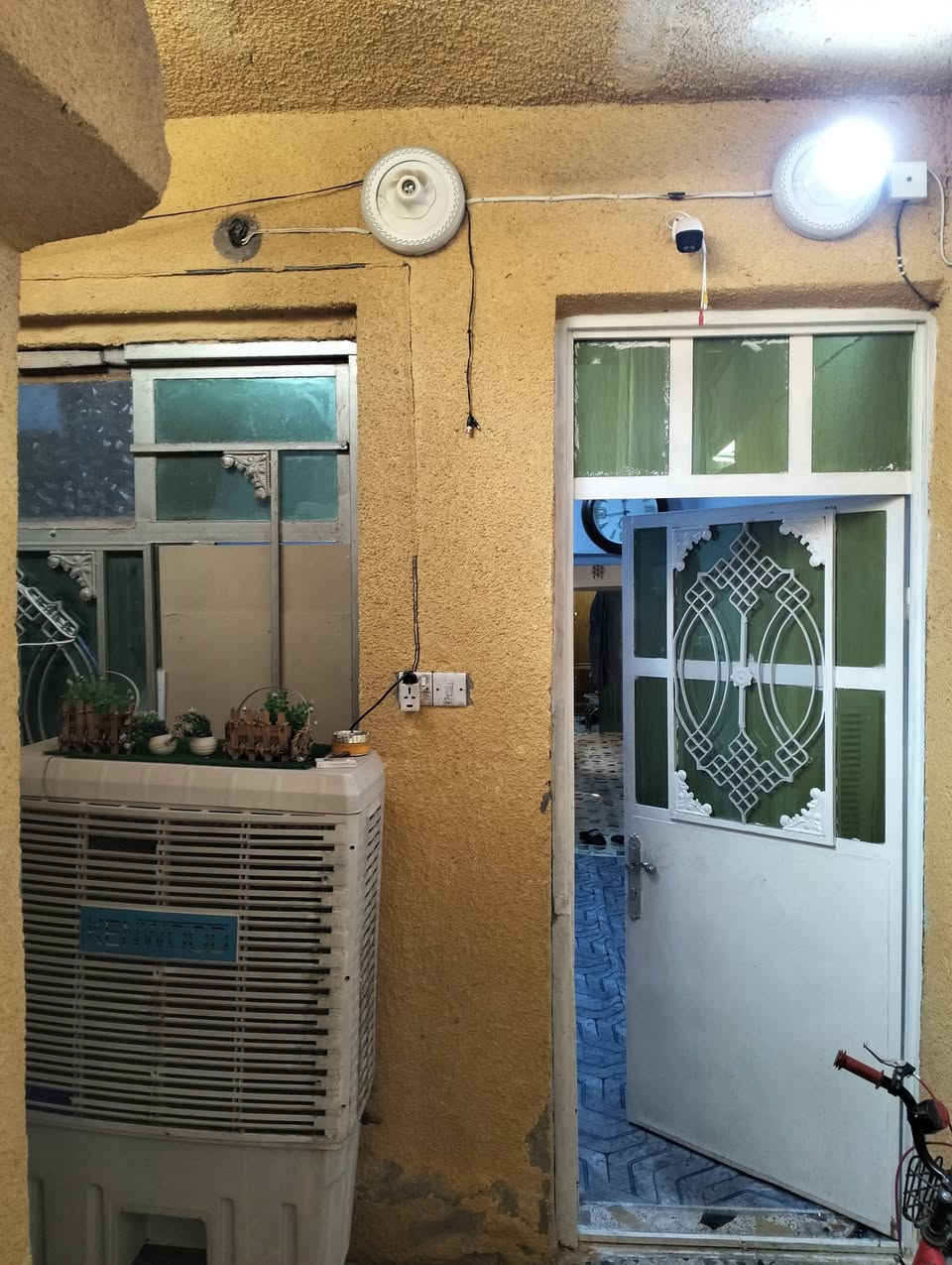 نصف قطعه للبيع (شرك) قطاع 47 تحتوي على استقبال +غرفه نوم+غرفه نوم فوق بناء قديم عقاده السعر 100 وبيها مجال للاستفسار الاتصال على الرقم  ***********
