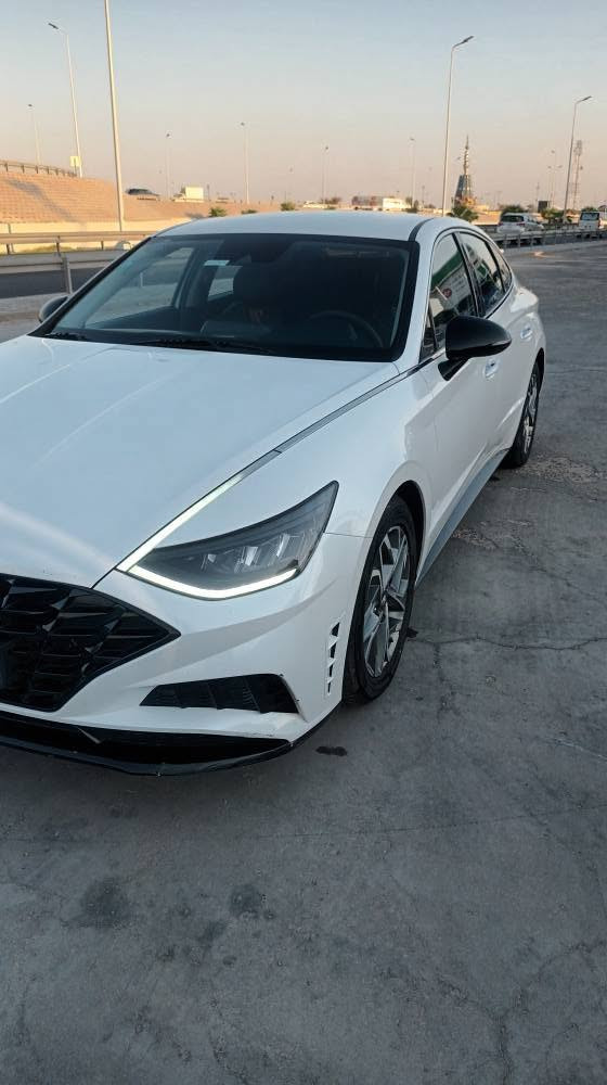 السلام عليكم 
سوناتا وراد كوري ابيض صدفي
 مديل 2022 رقم بصرة حرة
 بأسمي تحويل كفالة عامة من الضربة والصبغ حته الدعاميات
 محرك ٢٠٠٠ وكير مكفولات بانزين بلاد بصمة تشغيل عن بعد
 ترحيب تفتح عند الاقتراب لد امامي خلفي عداد المسافة ١١٦ 
 حساسات خلفية تحكم ستيرن جهتين شفتات ستيرن ويل كب 17
شاشة ابل كار بلي مري شفط هاند بريك دكمة
 5 وضعيات قيادة اوتو هولد اريل نفيكيشن شحن لاسلكي 2 مداخل USB + مدخل تايب سي
 كاميرا دوارة رادار امامي 
تبريد تدفئة مناخ منفصل كشنات جلد 
 تدفئة كشنات امامية تدفئة ستيرن
 كروس سرعة حاكية تليفون قيادة ذاتية
 تحكم بتوجيه اللايت
 باتري زوج تاير امامي دنلوب
 طخم بلكات الاصلي وفيت بم كلهن جدد توني مبدلهن 
سيارة جديدة كلش وجاهزة من كل شي دهن كله الاصلي ابدل 
عدا زلغ بالبنيد وزلغ بالباب خلف السائق 
السعر 200$ وبيها مجال قليل
 وآسف عالاطالة رقمي *********** البصرة, العراق
