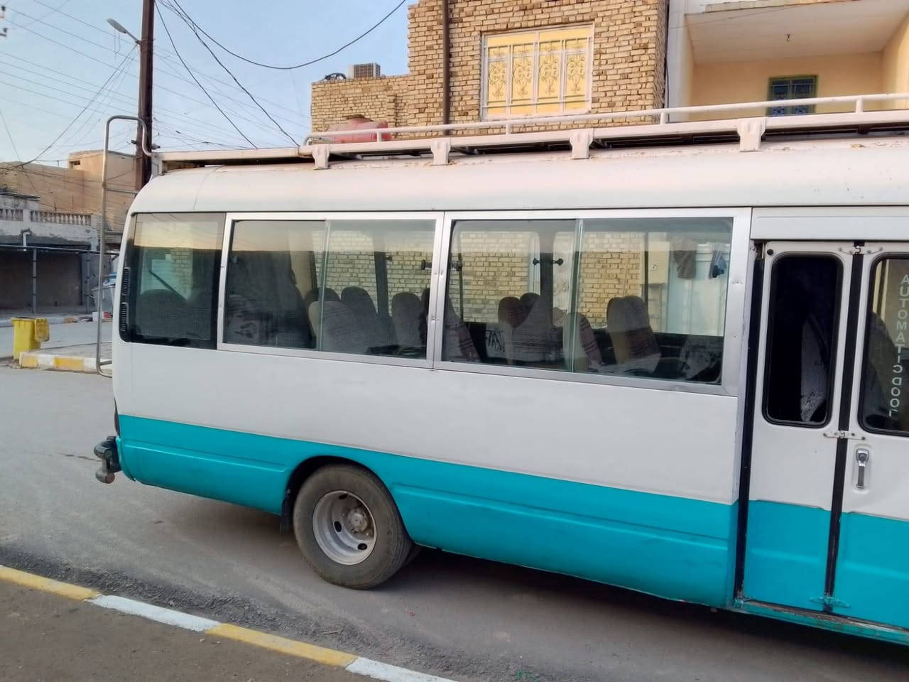 @السلام عليكم كوستر للبيع موديل 2004 باسمي سياره جاهزه تبريد كامله 185 *********** و مراوس
