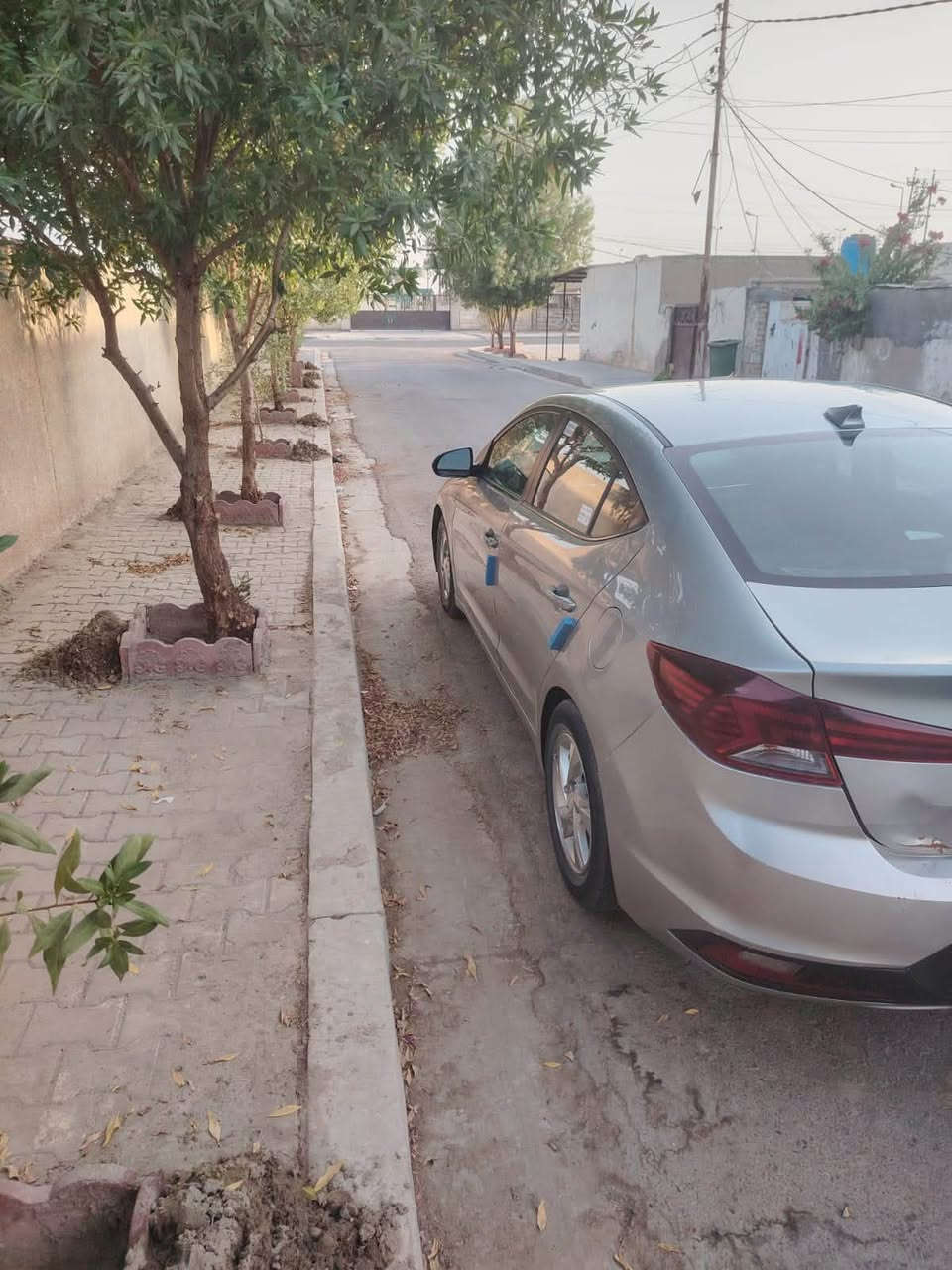 السلام عليكم
النترا وارد أمريكي سنويه بأسمي  للبيع موديل 2020 ماشية 93 المكينة 1400 تيربوو وصور السونار بالمنشور تخم تاير تبريد شغال
السعر 92$ وبيها مجال للطيبين العنوان بغداد 
رقم الهاتف *********** 
***********
