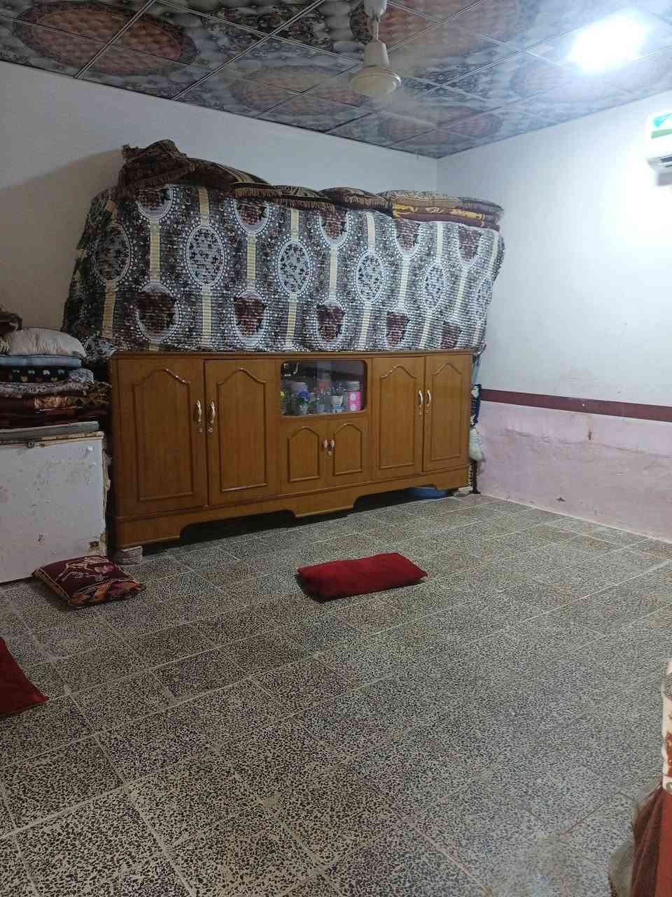 بيت ١٥٠م للبيع :
غرفتين وصاله واستقبال وتخاريج بالرحمة ب٤٥مليون.

للاستفسار اتصلوا 

***********
