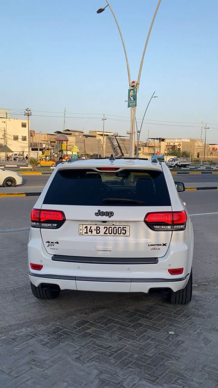 السلام علیکم
مراوس جارجر
جيب لمتد x موديل 2020
ماشيه 75 الف
محرك 6 سنلدر 3600cc
السیارة كلش جديدة وجاهزة 
السيارة مكفولة كفالة عامة من الضربة الصبغ تبديل البارد 
رقم مميز الجديد البصرة حرة تحويل ثاني يوم
مجددة 2027 جديدة
العنوان سيارة البصرة
الاستفسارالاتصال
***********
