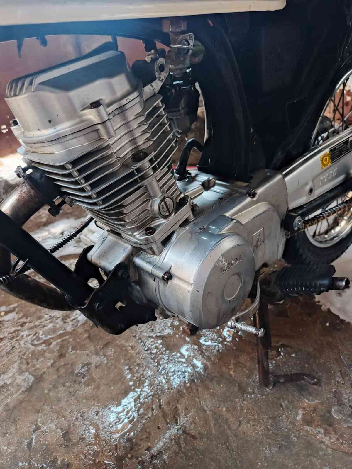 سلام عليكم دراجه ادوات للبيع تعمير جديد 2026بس المكينه مديل25دراجه جاهزه مفتوحه مره وحده مبدل بيه ولفات مكينه قويه نامه اصلي نهضه قويه كزوز عالي شاصي مكفول مكفوله سرقه السعر 450عنوني بصره الرقم ***********رجائآ المو شراي لا يخابر
