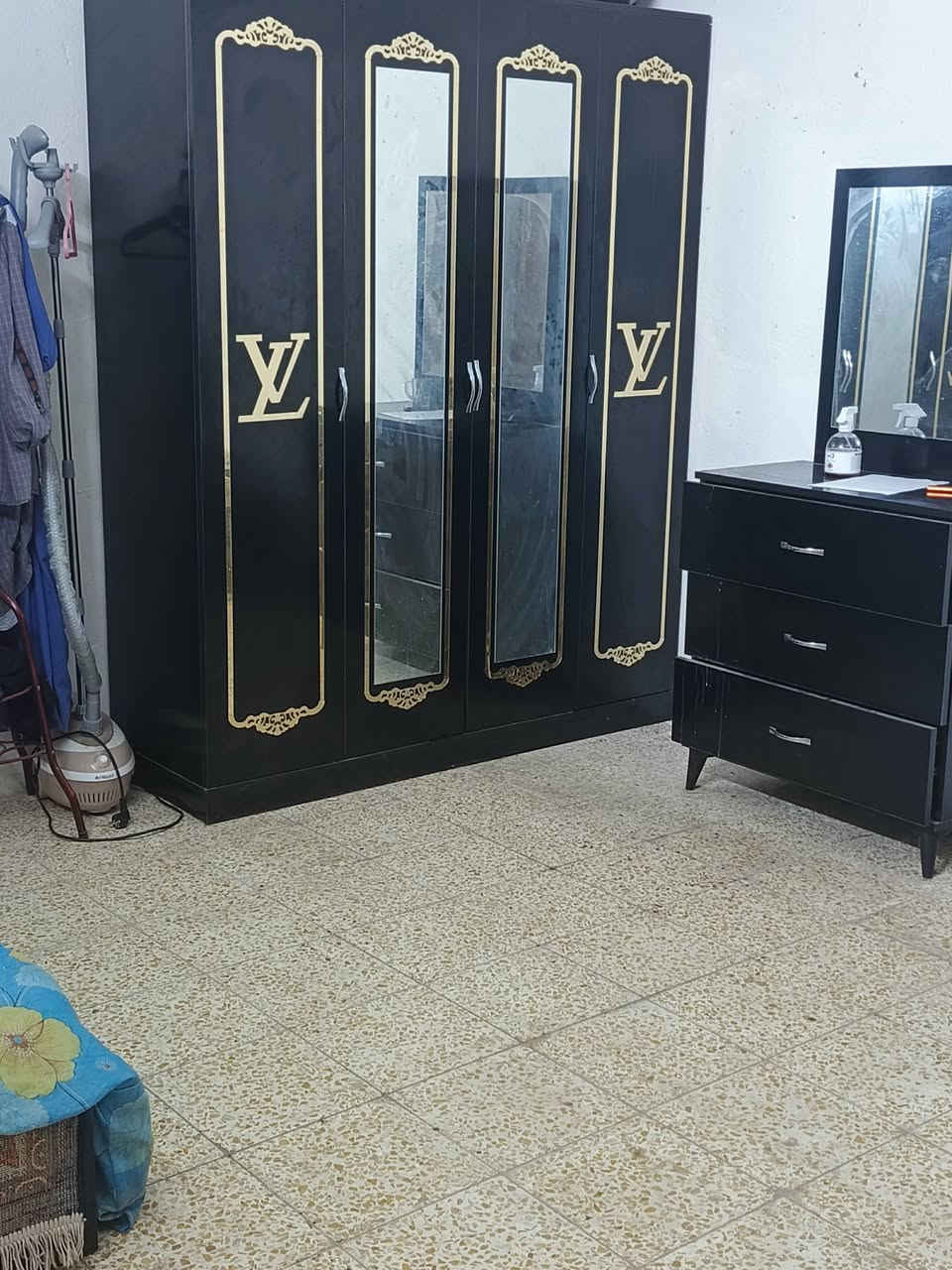 السلام عليكم
يوجد غرف تركية ( غرفة نوم نفرين، و غرفة شبابية) العنوان بغداد المدائن للتواصل ***********
